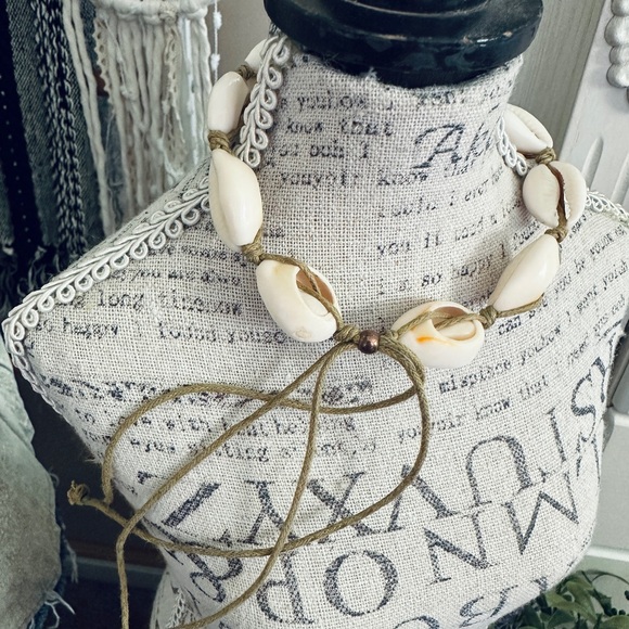 Cowrie Shell Adjustable Anklet - Picture 3 of 4